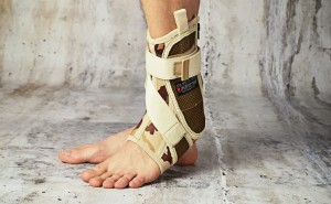 Orteza stawu skokowego z łuskami anatomicznymi 4ARMY-SS-02 - REH4MAT